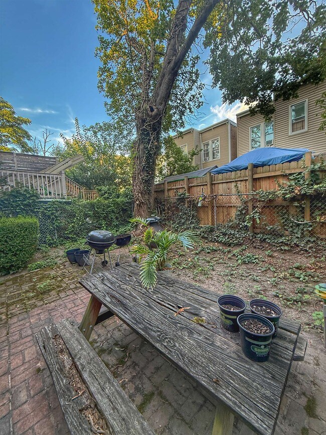 Building Photo - 510 Palisade Ave
