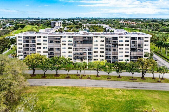 Building Photo - 2400 Deer Creek Country Club Blvd