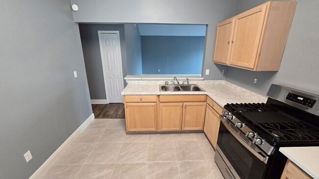 Building Photo - One Story Home in Royal Ridge, Davenport