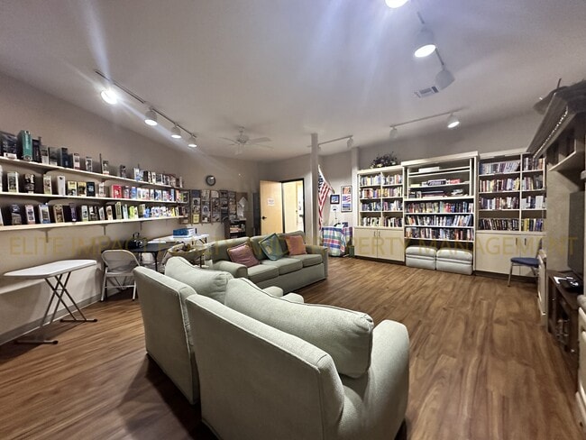 Building Photo - 585 W Deerview Ct
