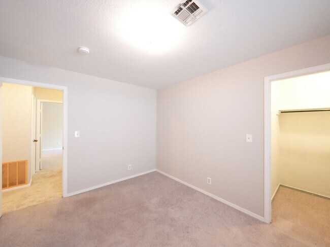 Building Photo - 3 Bed | 2 Bath | South Tulsa