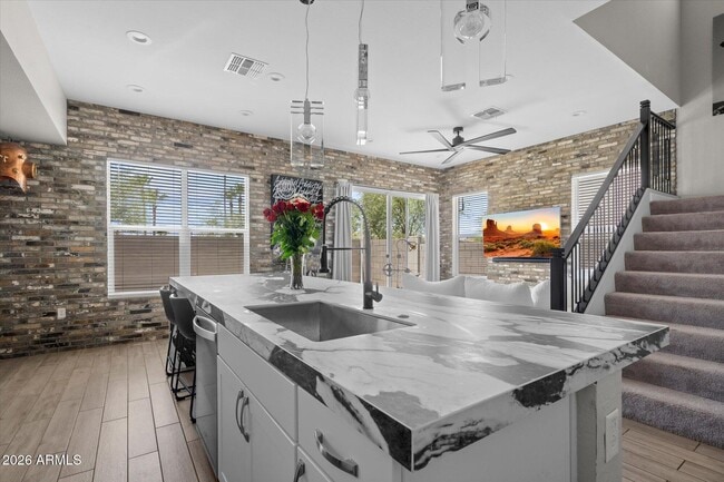 Building Photo - 5041 E Woodridge Dr