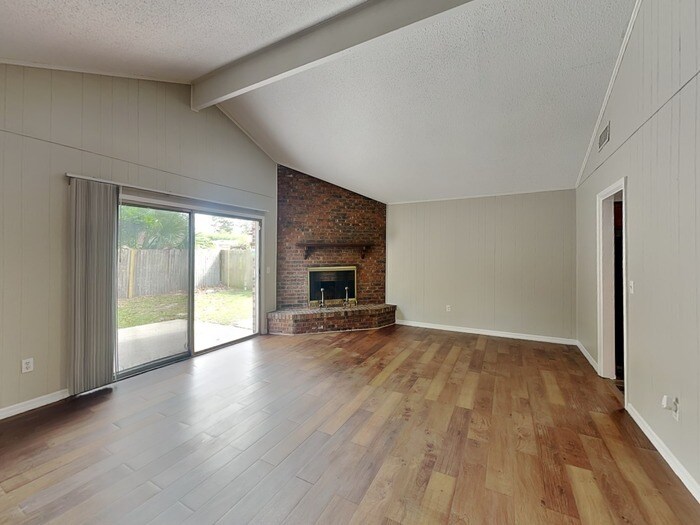 Building Photo - 595 Charles Carroll St