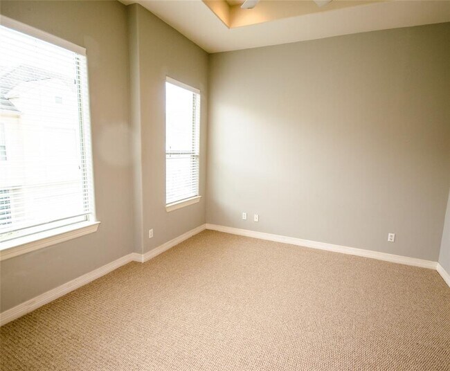 Building Photo - 3802 Center Plaza Dr