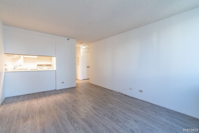 Building Photo - 1BR/1BA/1 parking in Royal Capitol Plaza.