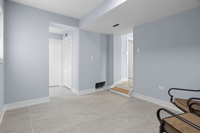 Building Photo - 3712 W 115th Pl