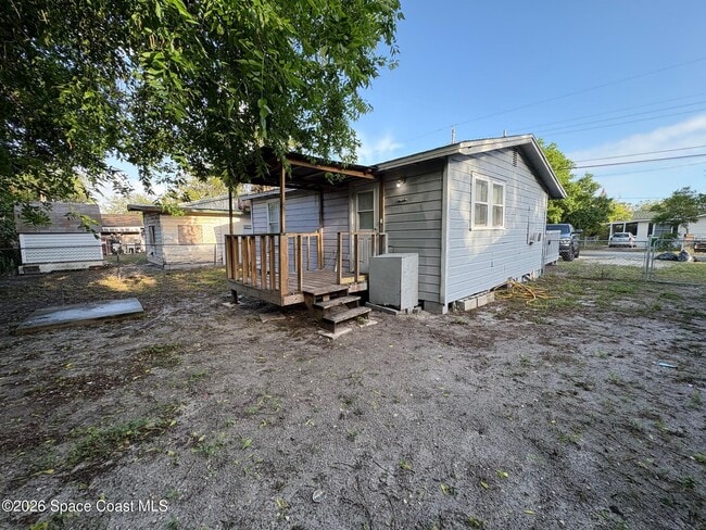 Building Photo - 1423 Licht St