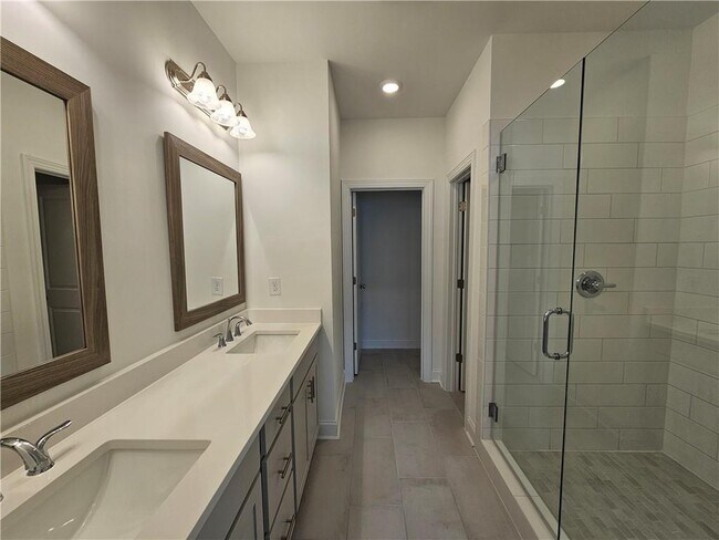 Building Photo - 502 Healy Dr