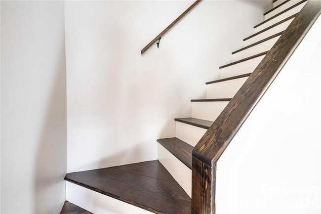 Building Photo - 123 E 2nd St