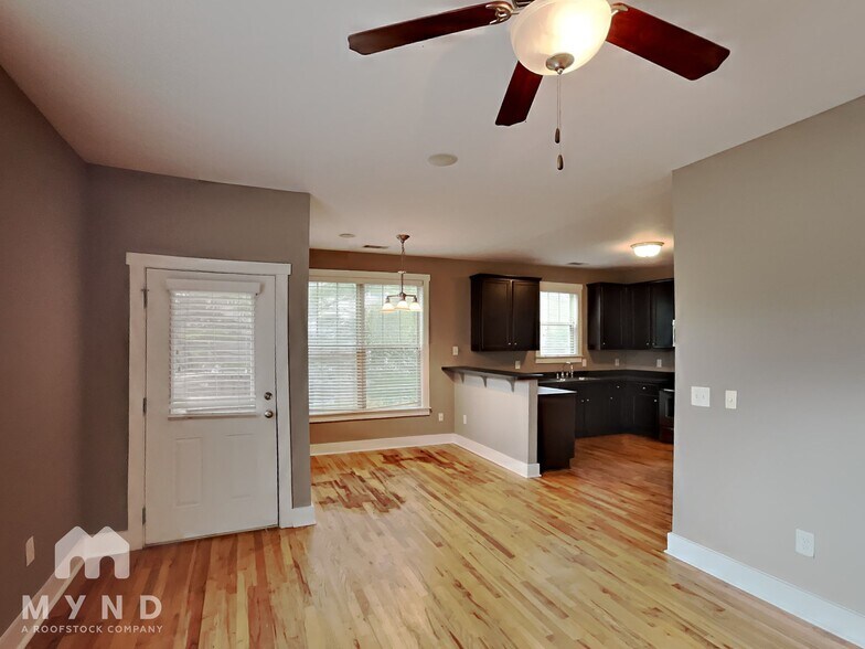 Building Photo - 183 Herring St