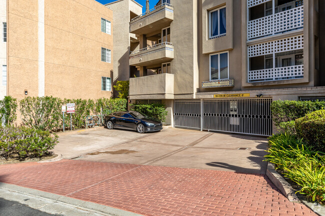 Garage Entrance - Villa Europa