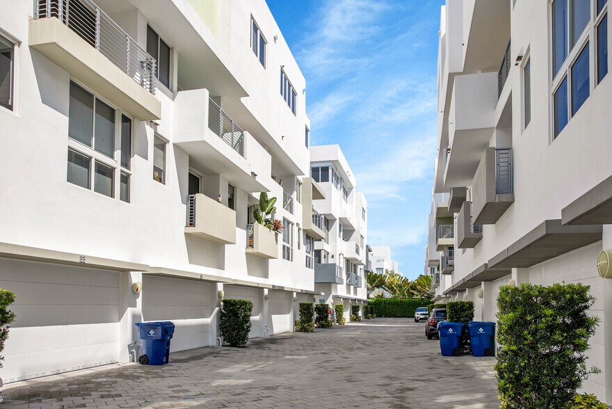 Building Photo - 87 N Shore Dr