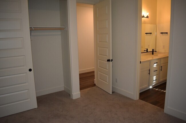 Building Photo - 399 Gallaway Ct