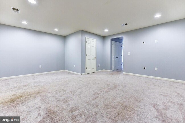 Building Photo - 44104 Turf Field Square