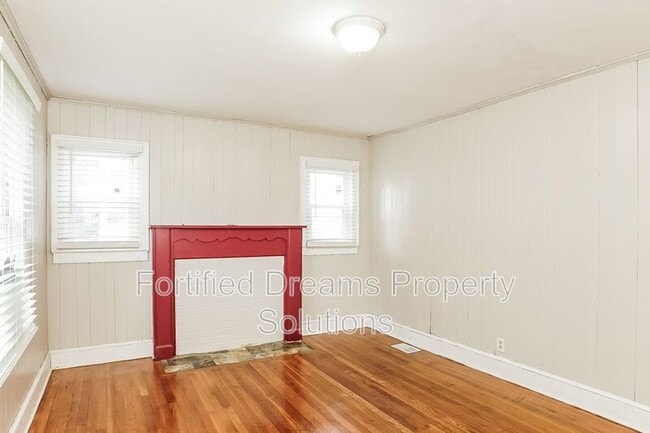 Building Photo - 726 W 25 1/2 St