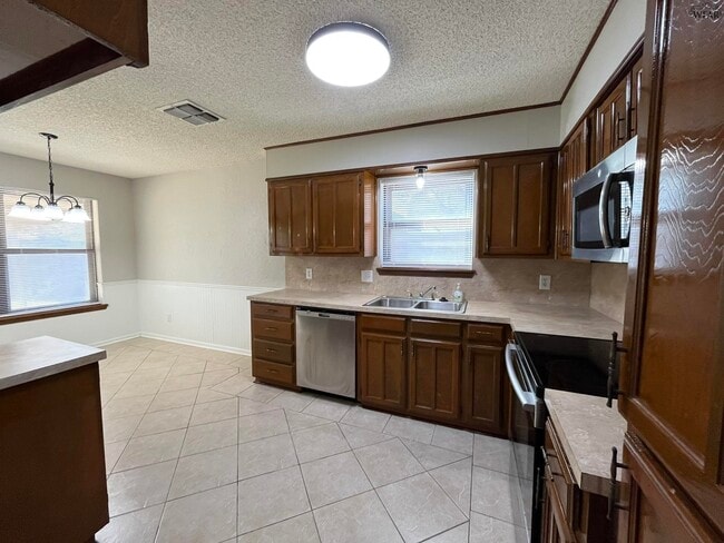 Building Photo - 5417 Pebblestone Dr