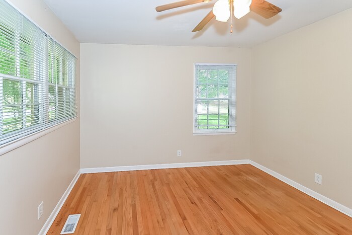 Building Photo - 2204 Euclid Rd NW