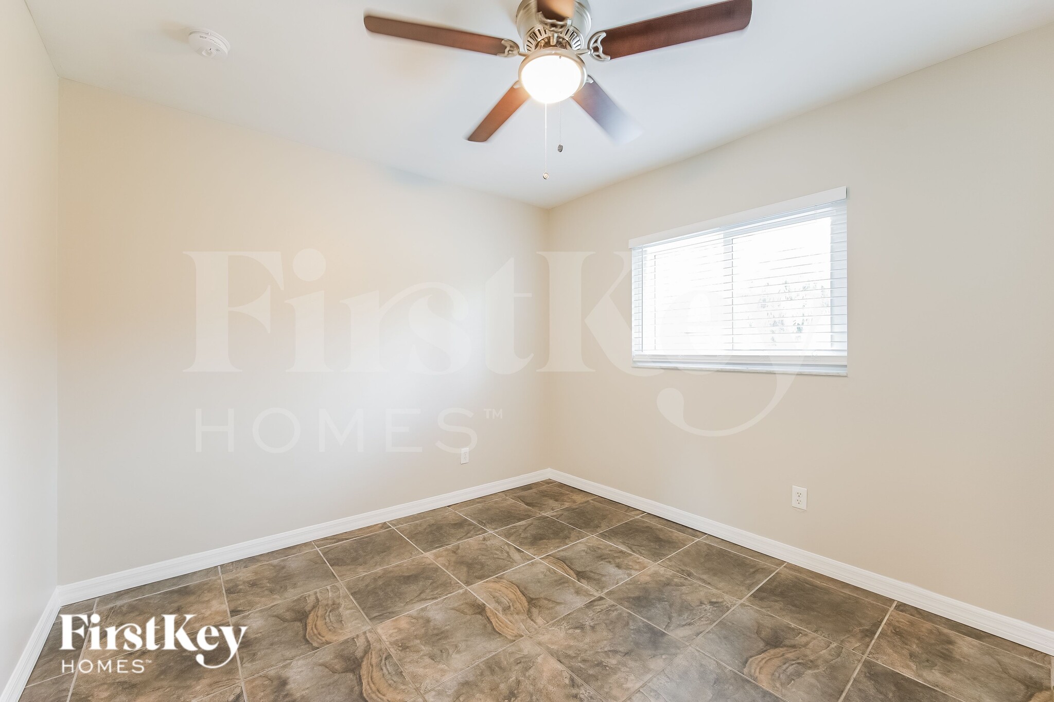 Building Photo - 1408 Flora Ave N