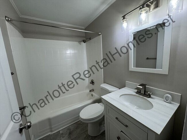 Building Photo - 3 bedroom 1 bathroom home in Gastonia!