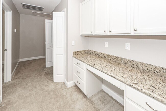 Building Photo - 4 Bedroom 3.5 Bath Townhouse in Kingsbridge at Park West - Mt Pleasant