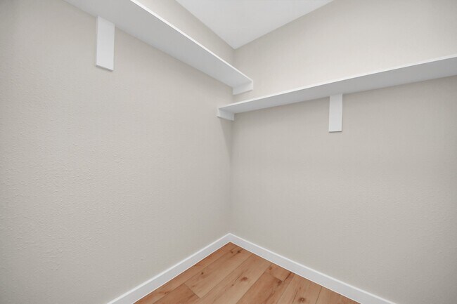 Building Photo - 25511 Many Oak Dr