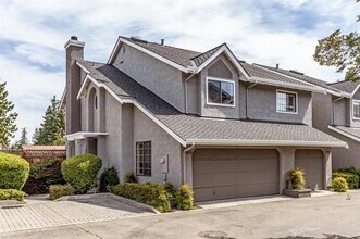 Building Photo - End unit in quiet Campbell location!