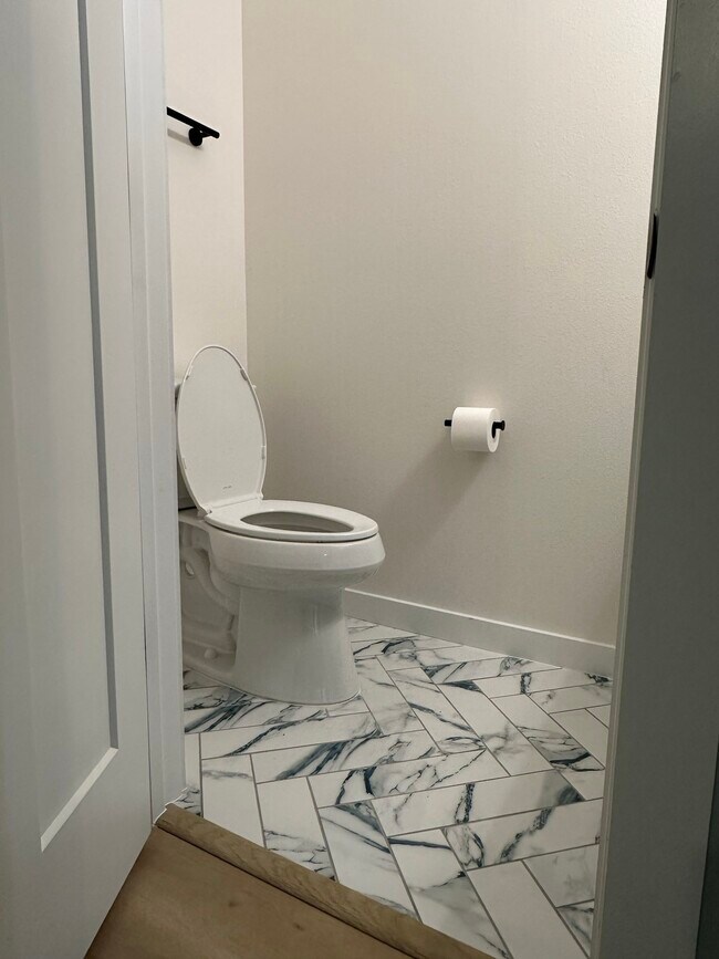 Building Photo - 207 Cherry Ave