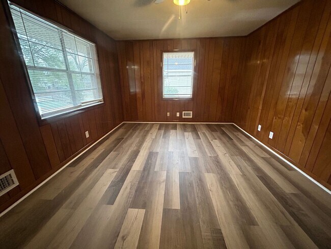 Building Photo - 1209 Hancock St