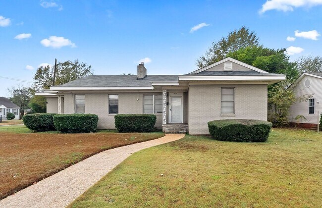 Primary Photo - 1630 1st Ave