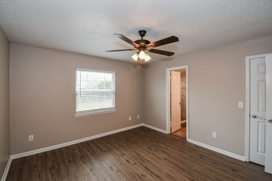 Building Photo - 8544 Moss Pointe Trail N
