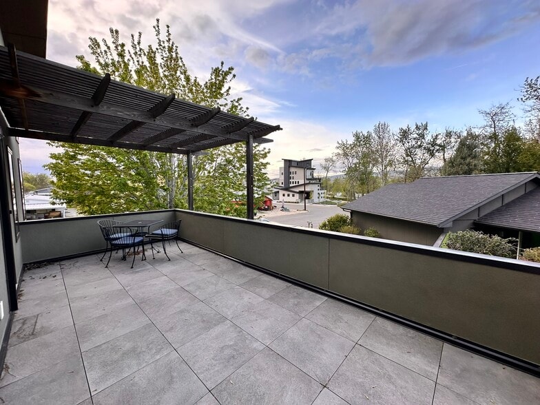 Balcony - 211 E 33rd St