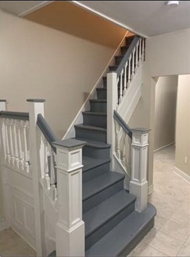 Building Photo - 5 Bedroom House for Rent