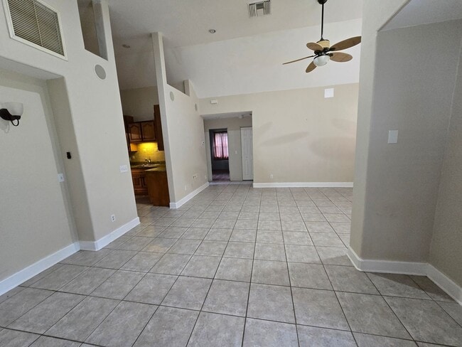 Building Photo - Charming 2-bedroom, 2-bathroom home