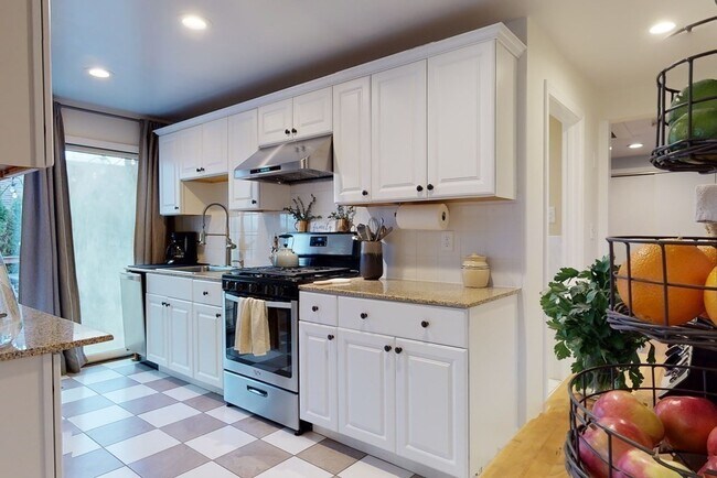 Building Photo - 37 Marivista Ave