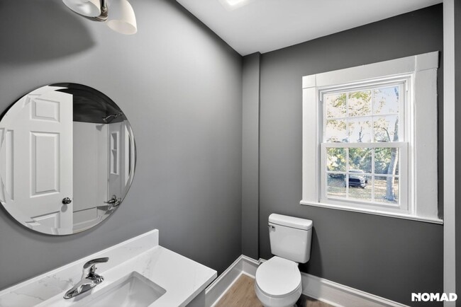 Building Photo - 512 Maple Ave