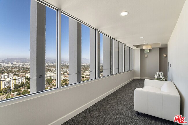 Building Photo - 5670 Wilshire Blvd