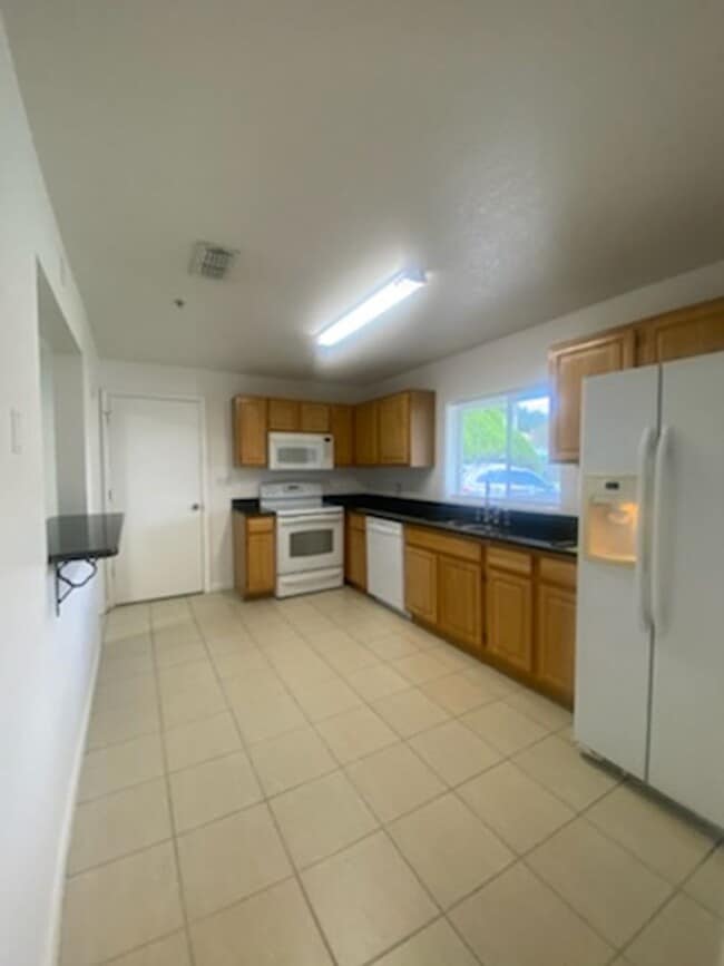 Building Photo - Southport Home