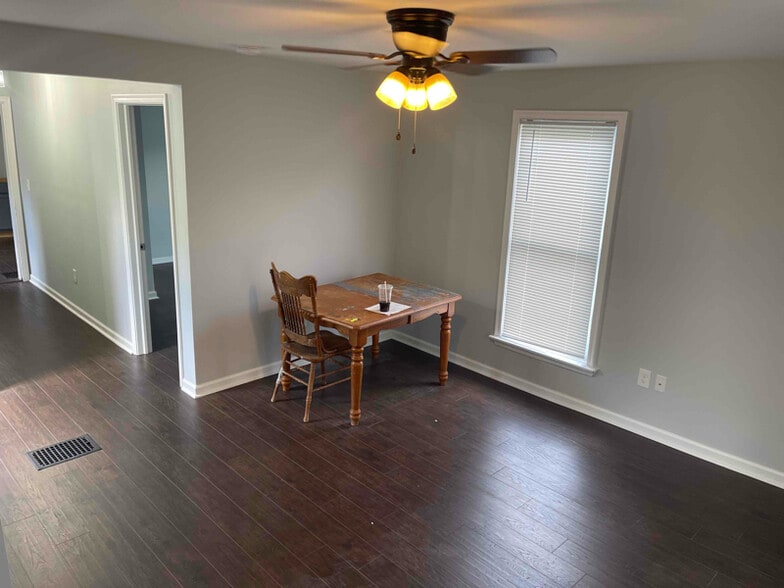 Building Photo - 300 Crawford St