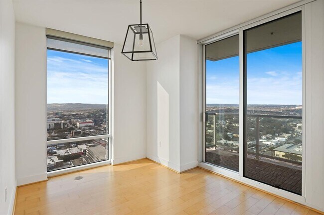 Primary Photo - 300 Bowie St