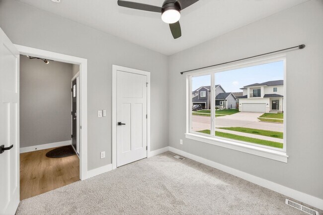 Building Photo - MODERN COMFORT!! 3 Bedroom, 2 Bathroom Home in Ankeny!