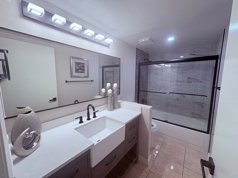 Building Photo - 660 Quince St