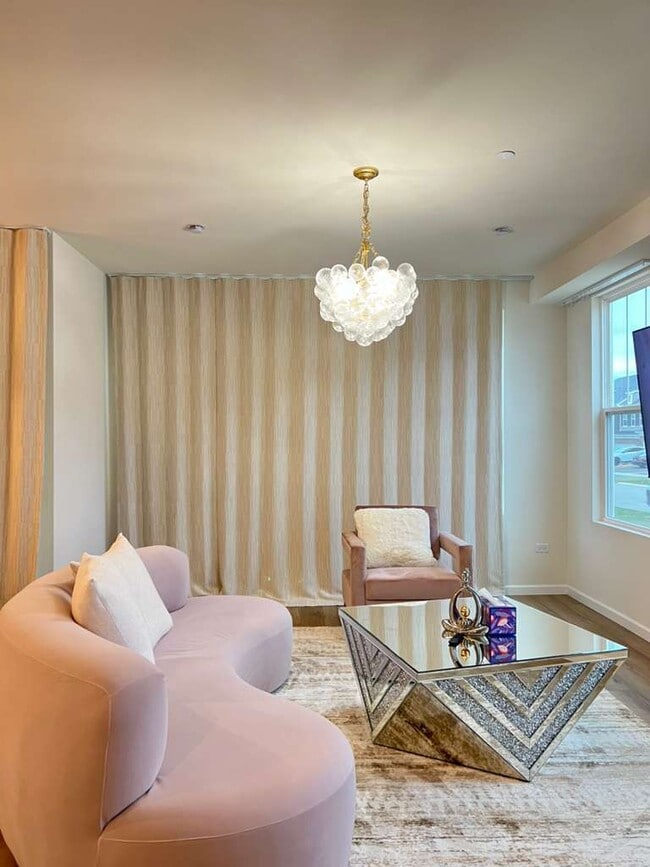 Building Photo - 2256 Horseshoe Cir