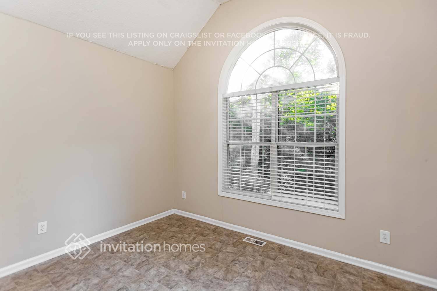 Building Photo - 2026 Spicers Ln