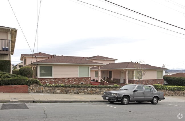 Primary Photo - 832-850 W Franklin St