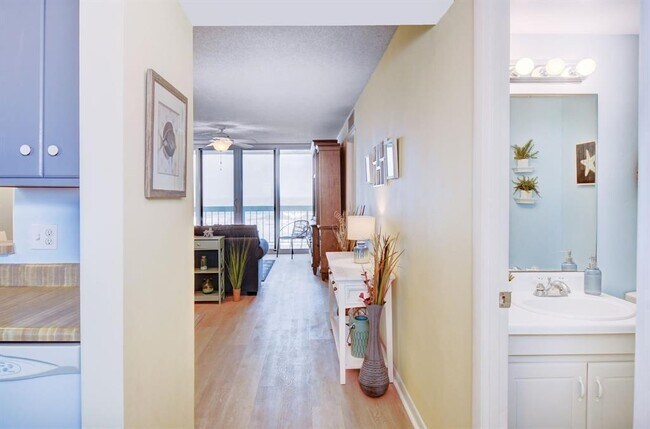 Building Photo - 9940 S Ocean Dr