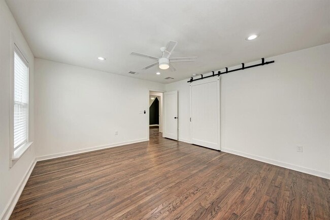 Building Photo - 1703 Hillcrest Ln