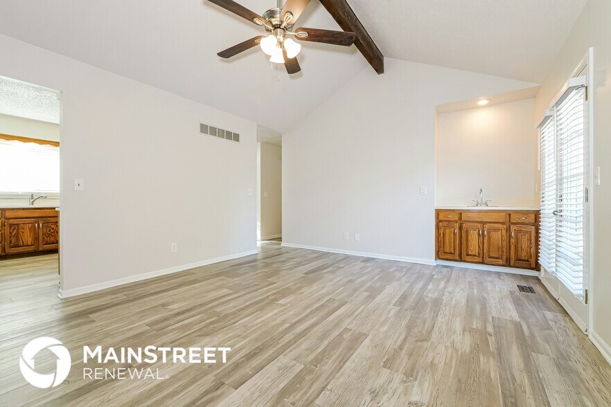 Building Photo - 1612 NE 112th Terr