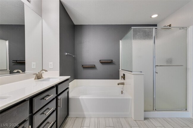 Building Photo - 3009 Camino Sereno Ave