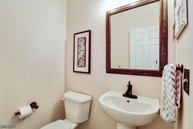 Building Photo - 4 Shadowlawn Dr