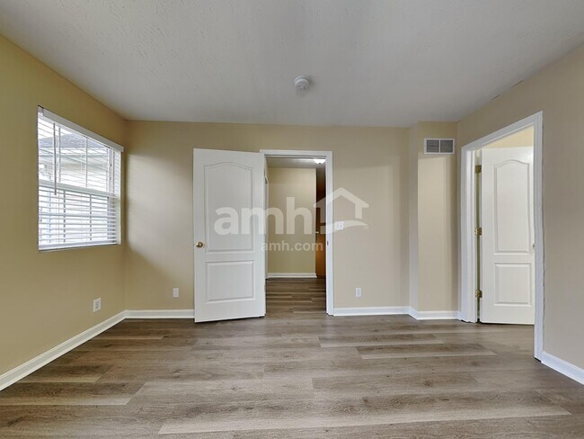 Building Photo - 9021 Braxton Dr